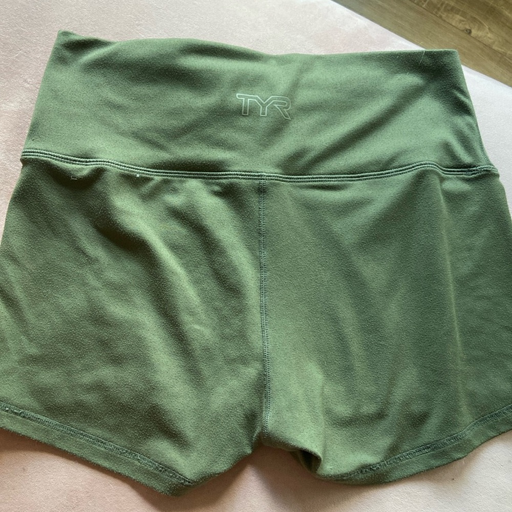 TYR basic kinetic women’s 2” high rise shorts